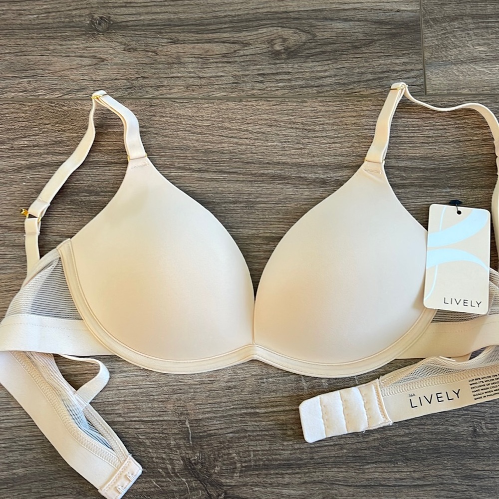NWT Lively deep v no wire push up in toasted almond